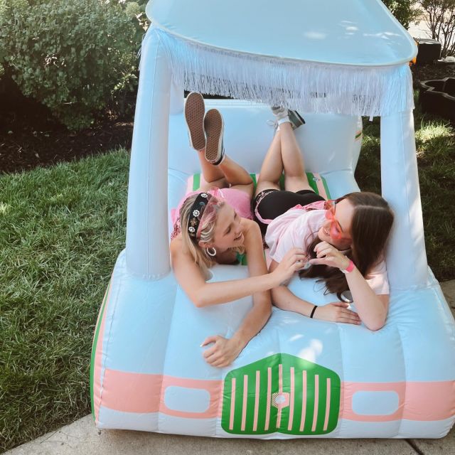 Summer throw back! Here at District Flats we are missing the warm vibes!! ☀️☀️☀️ 

Drop a comment below if you’re feeling the same!! 😎